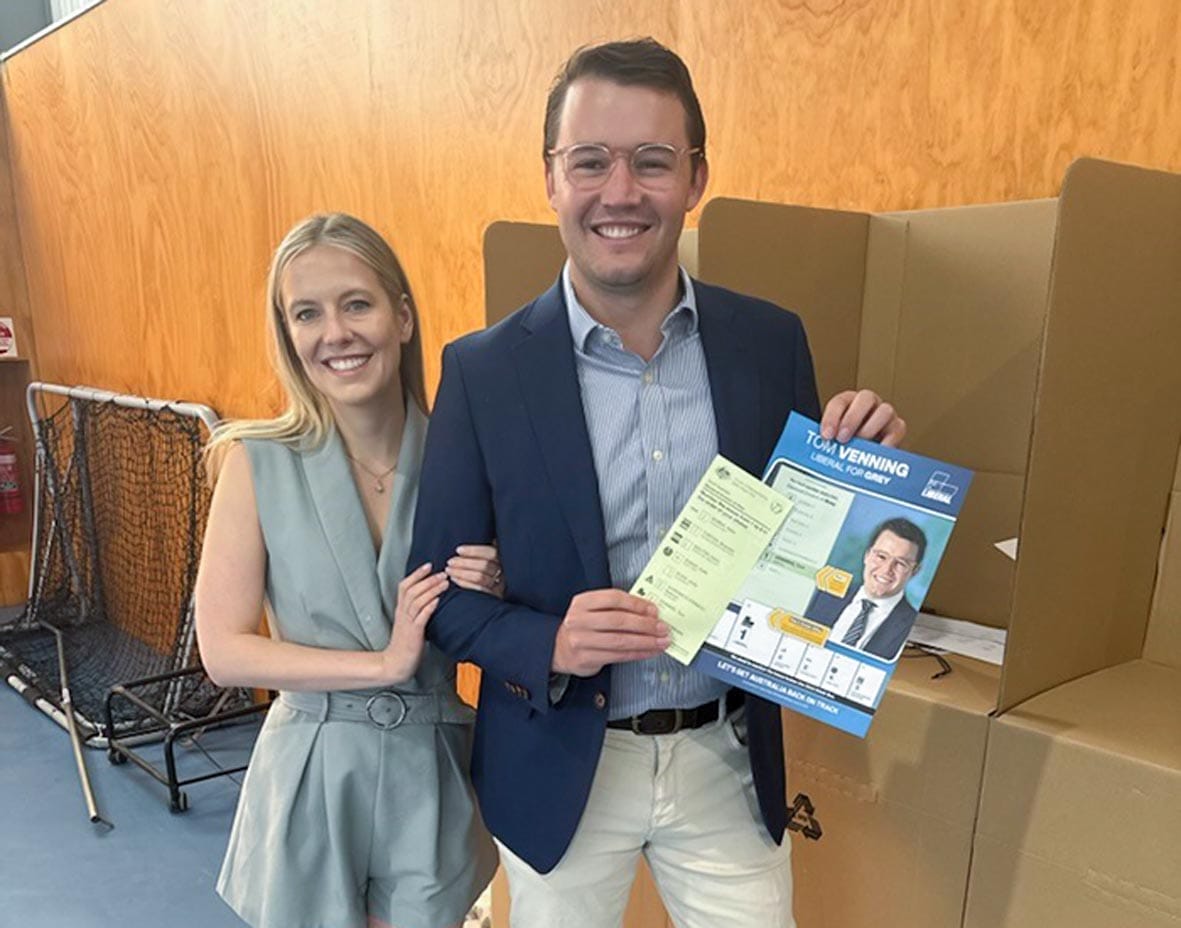 GREY STAYS BLUE, AUSTRALIA STAYS RED