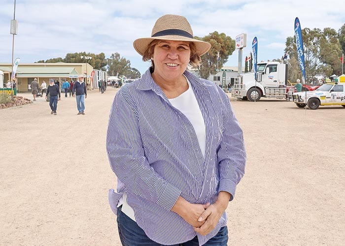 Senator brings “No” campaign to field days