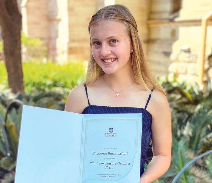 Caydence receives state music award