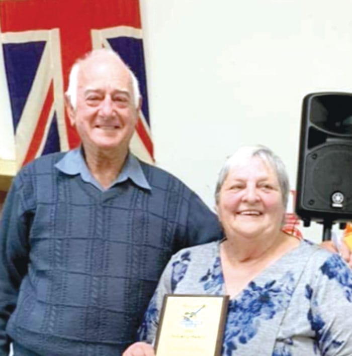 Lorraine receives country music industry award