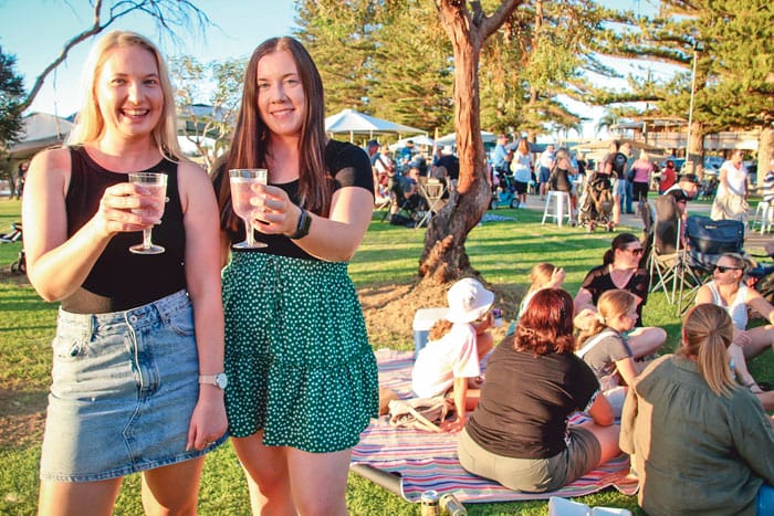 Hundreds feast on the foreshore