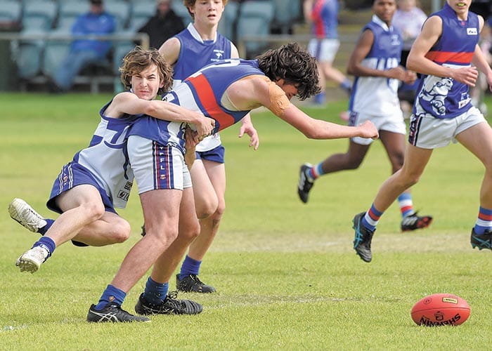 Bulldogs kick away from Roos