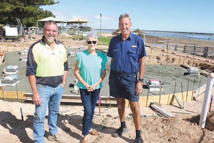 Water feature flows on