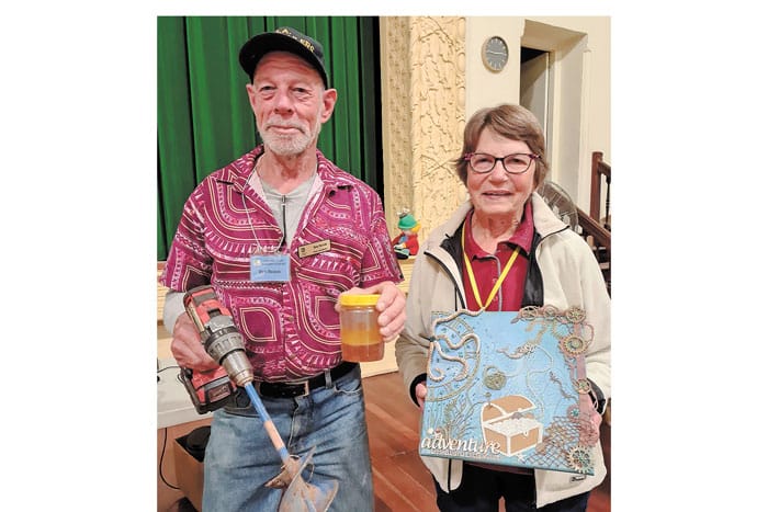 Gardening gear and crafts in discussion