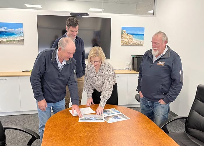 Minister returns to the region