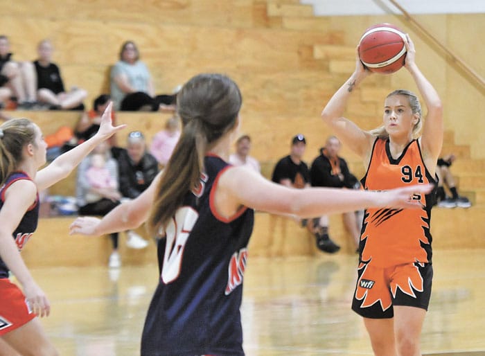Basketball: Favourites forced to earn GF berths