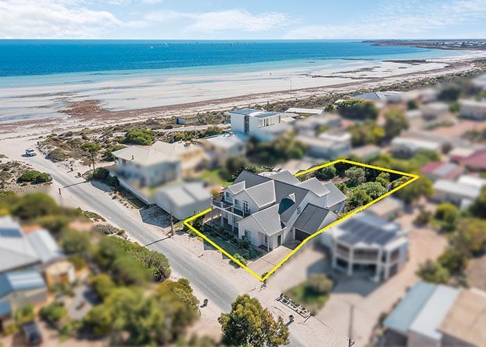 Magnificent seaside holiday home