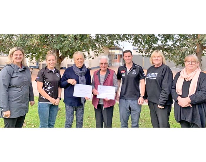 Pasky sporting clubs donation to Cancer Council