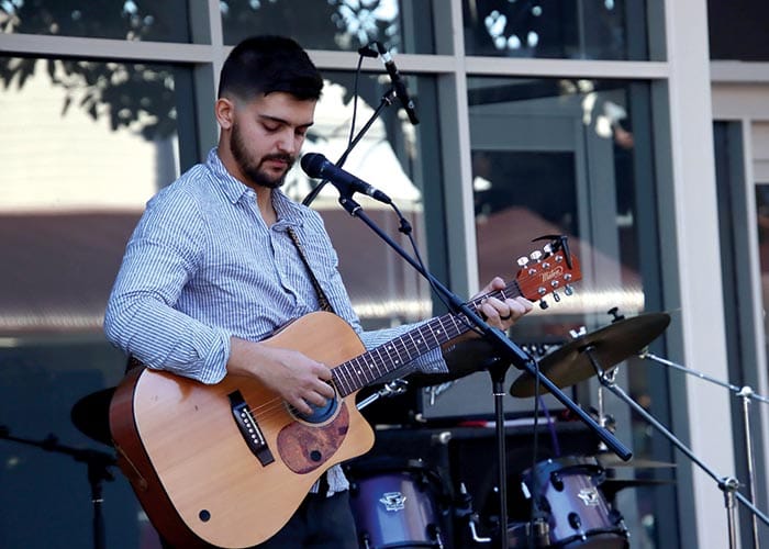 Live music set to play