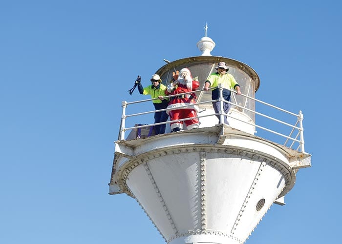 Wallaroo lighthouse lights up