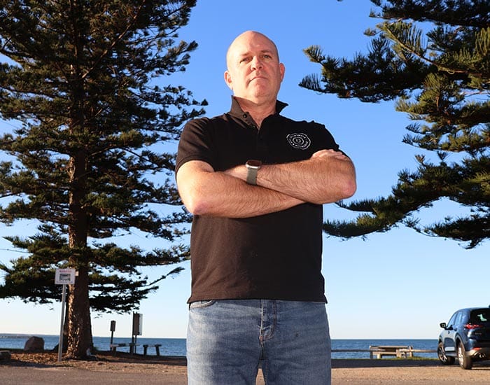 Tourism blues as algae remains, spreads