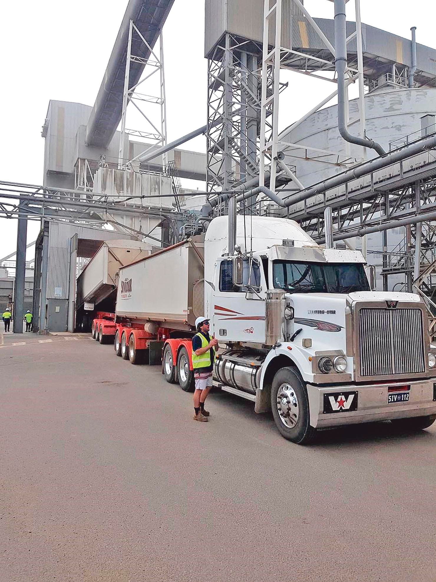 Mundoora farmer makes the first Inner Harbour delivery for harvest