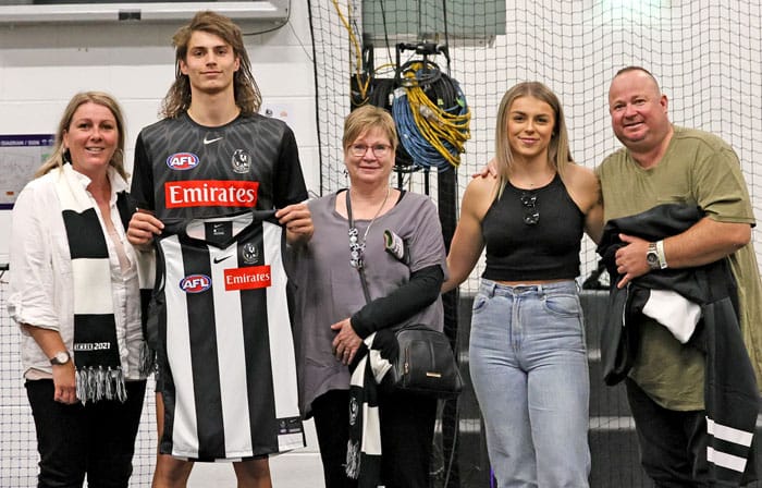 Poulter debuts in black and white