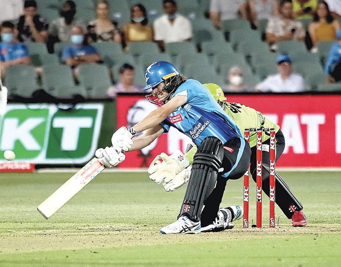 Thomas Kelly continues as an Adelaide Striker