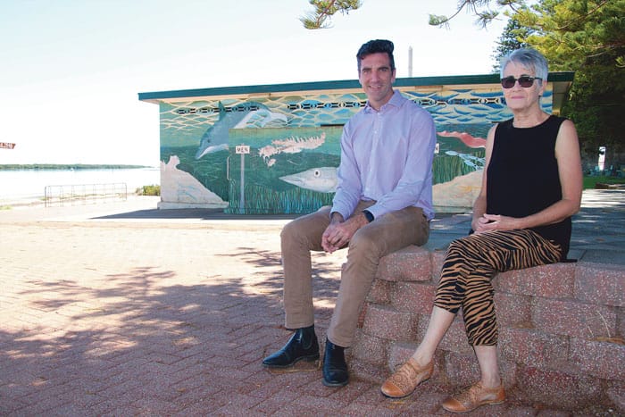 Visitor info heads to the foreshore