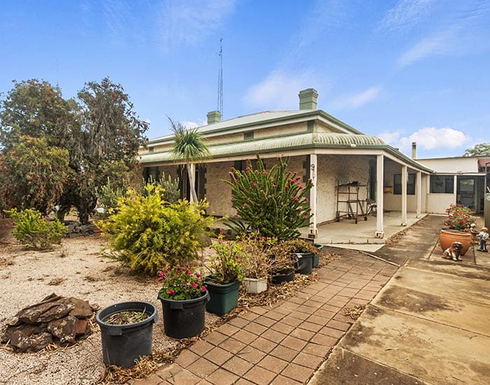 Charming stone bungalow on expansive allotment