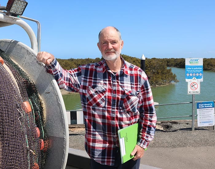 Experts dive into fish stock studies