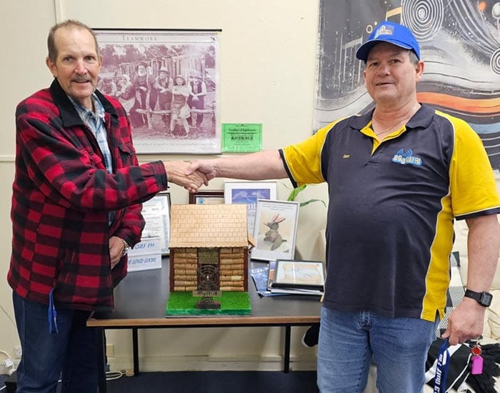 GulfFM receives handcrafted tribute from loyal listener