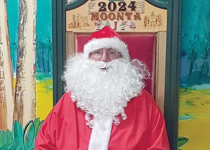 Santa’s Cave open for all at Moonta post image