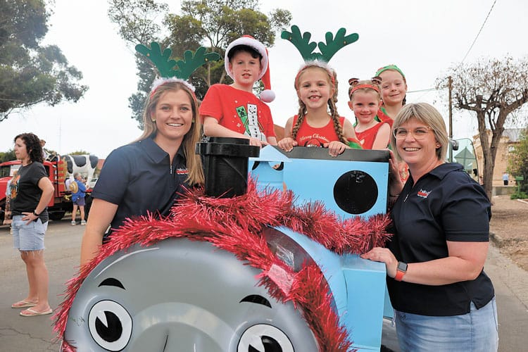 Floats to bring Christmas cheer post image
