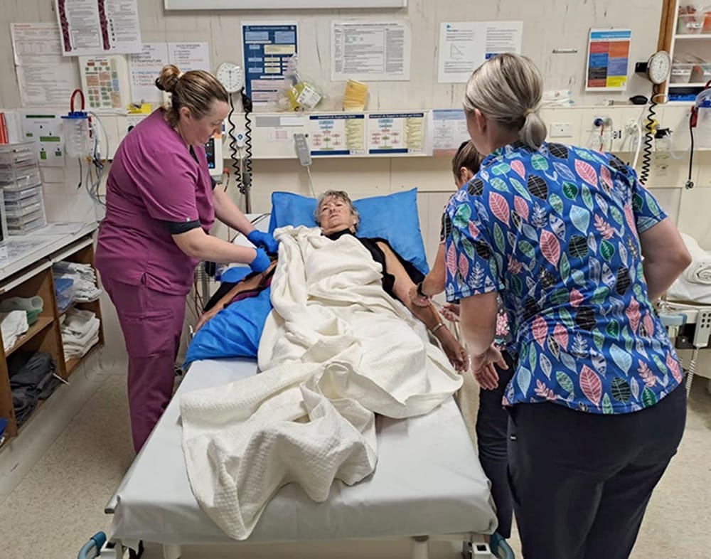 Woman survives stingray barb post image
