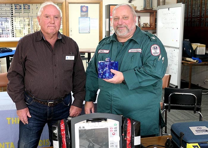 Ambo presents to Moonta Probus post image