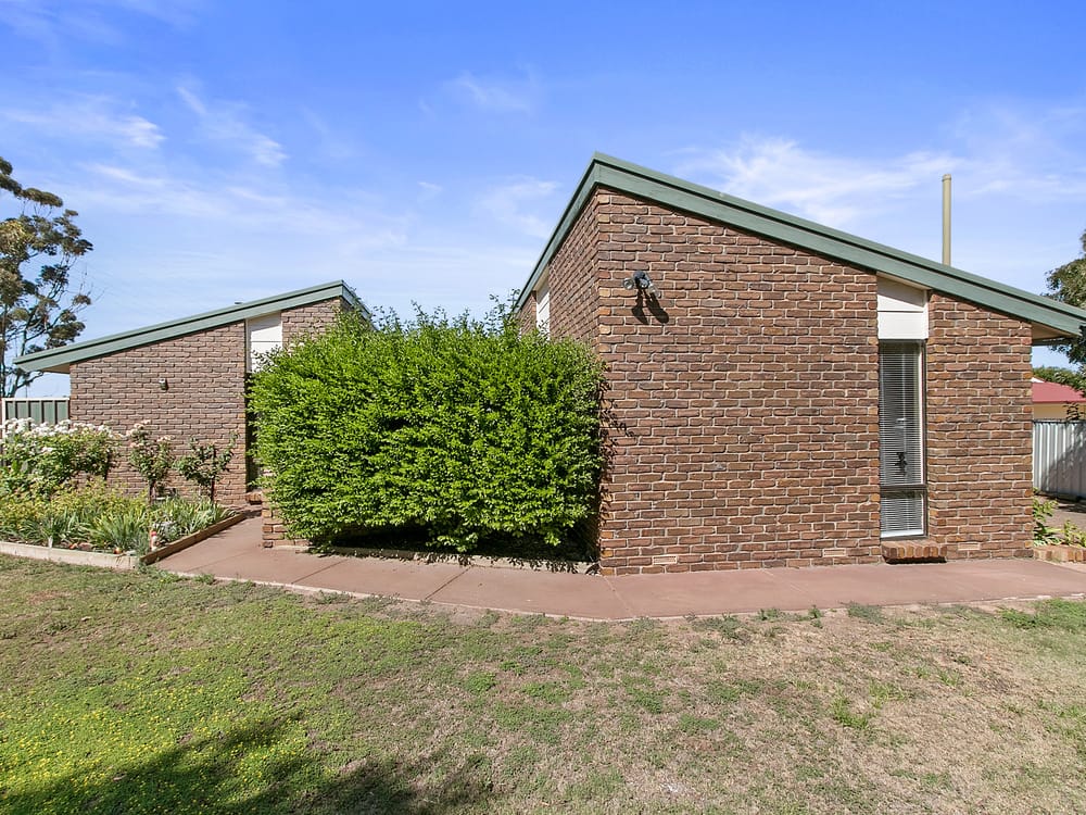 Stunning design in ideal location post image