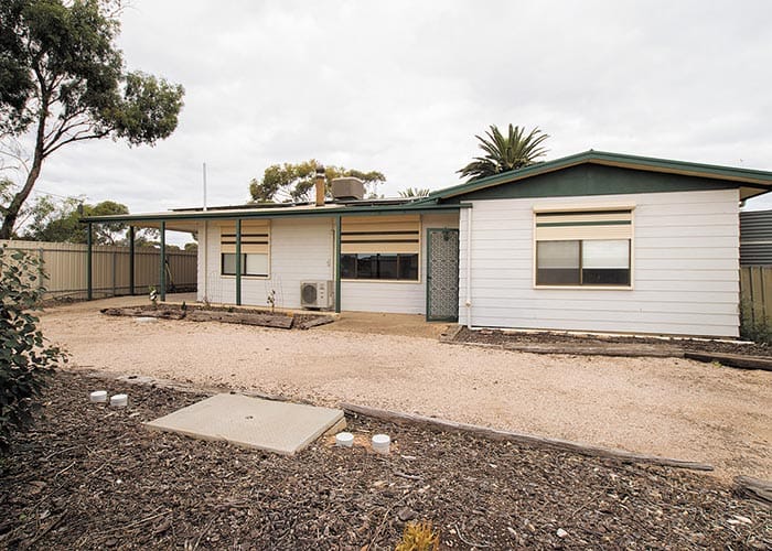 Space and functionality on large corner block post image