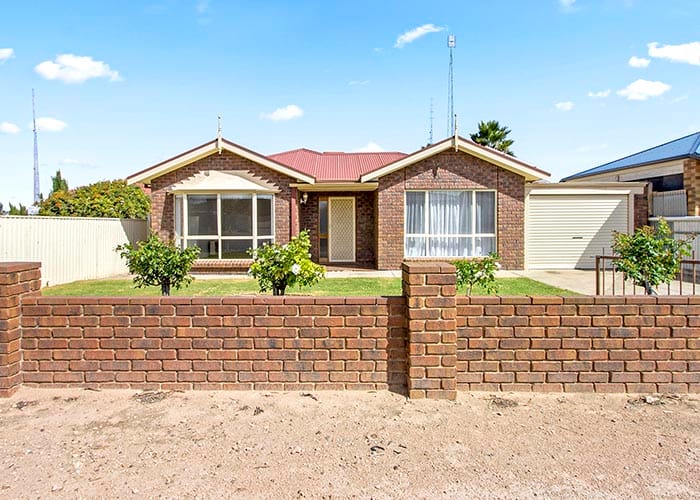 Lovely and low maintenance post image