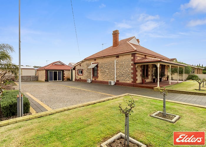 Simple cottage on the coast post image
