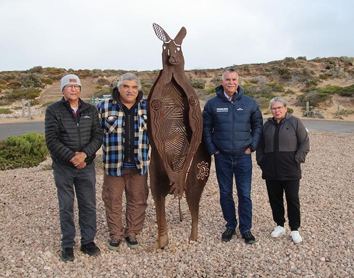 Minister unveils Narungga sculptures post image