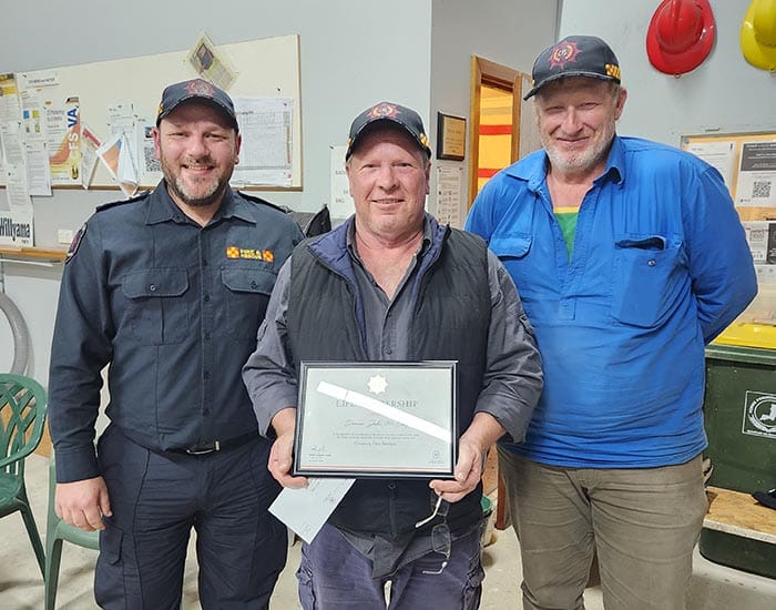 Honours for veteran Marion Bay firies post image