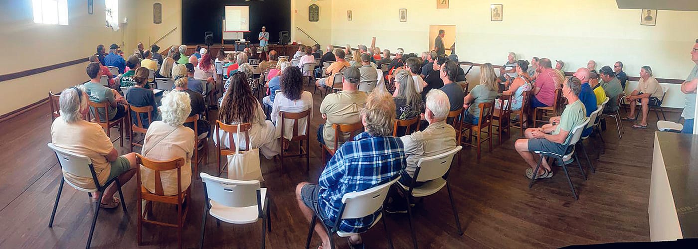 Minister calls community forum as algal crisis grows post image