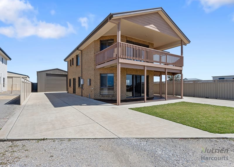 Seaside living at its finest: dual-level home opposite beach reserve in Edithburgh post image